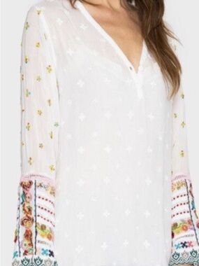Johnny Was eyelet Embroidered White V-Neck Tunic Top